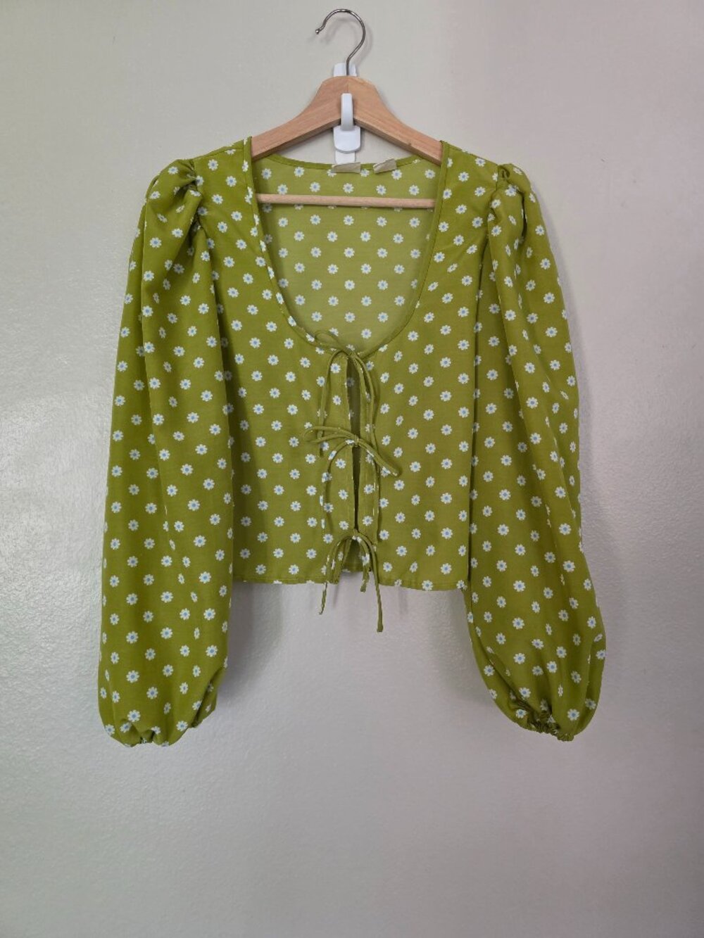 Levi's Tie-front Puff Sleeve Crop Top